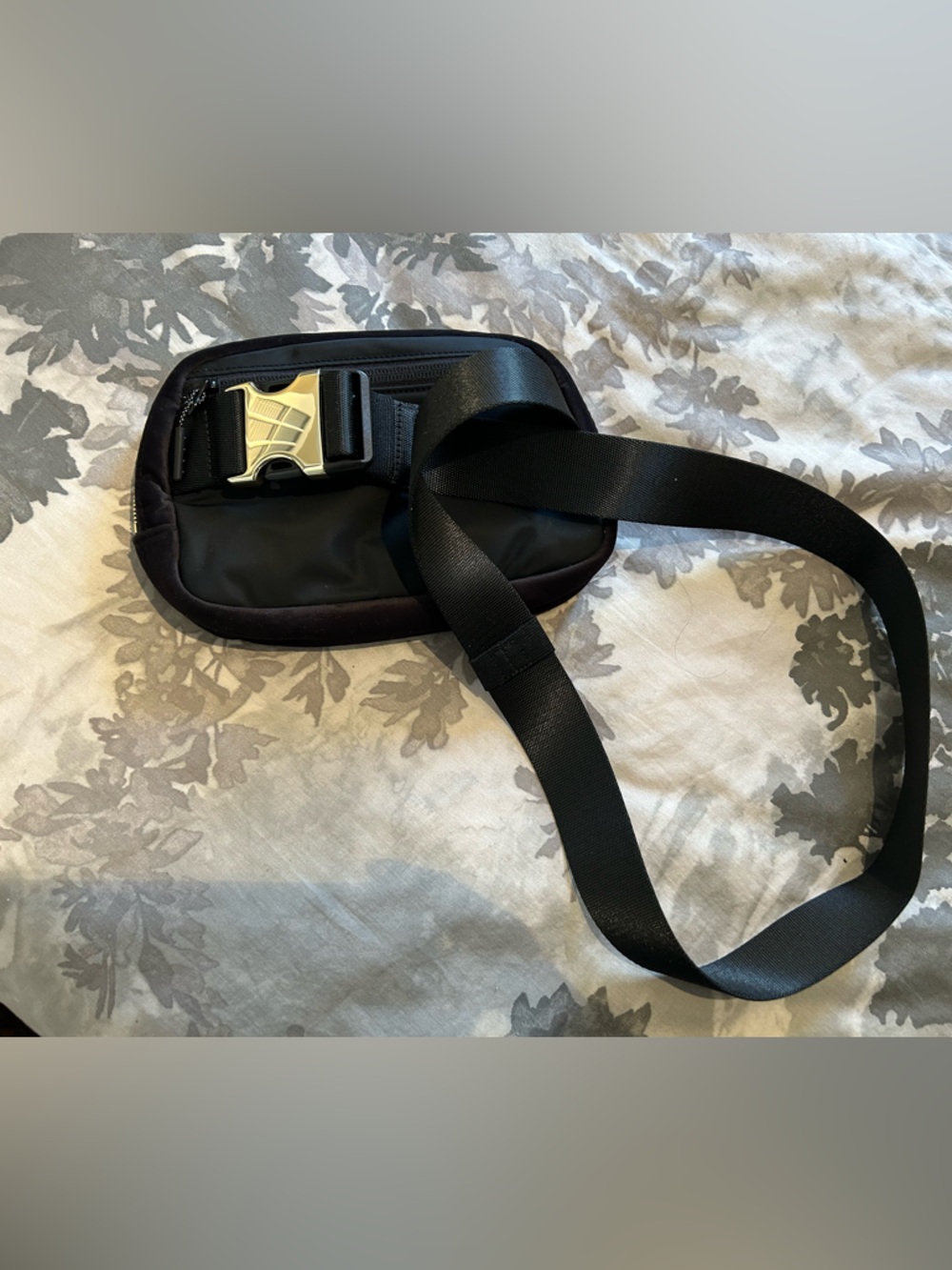 Lululemon Everywhere Belt Bag 1L Velour - Black with Gold Hardware - Picture 4 of 8